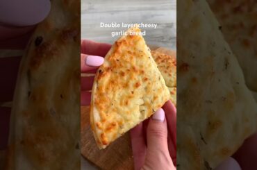 Do you like cheesy garlic bread? #easyrecipe #shorts